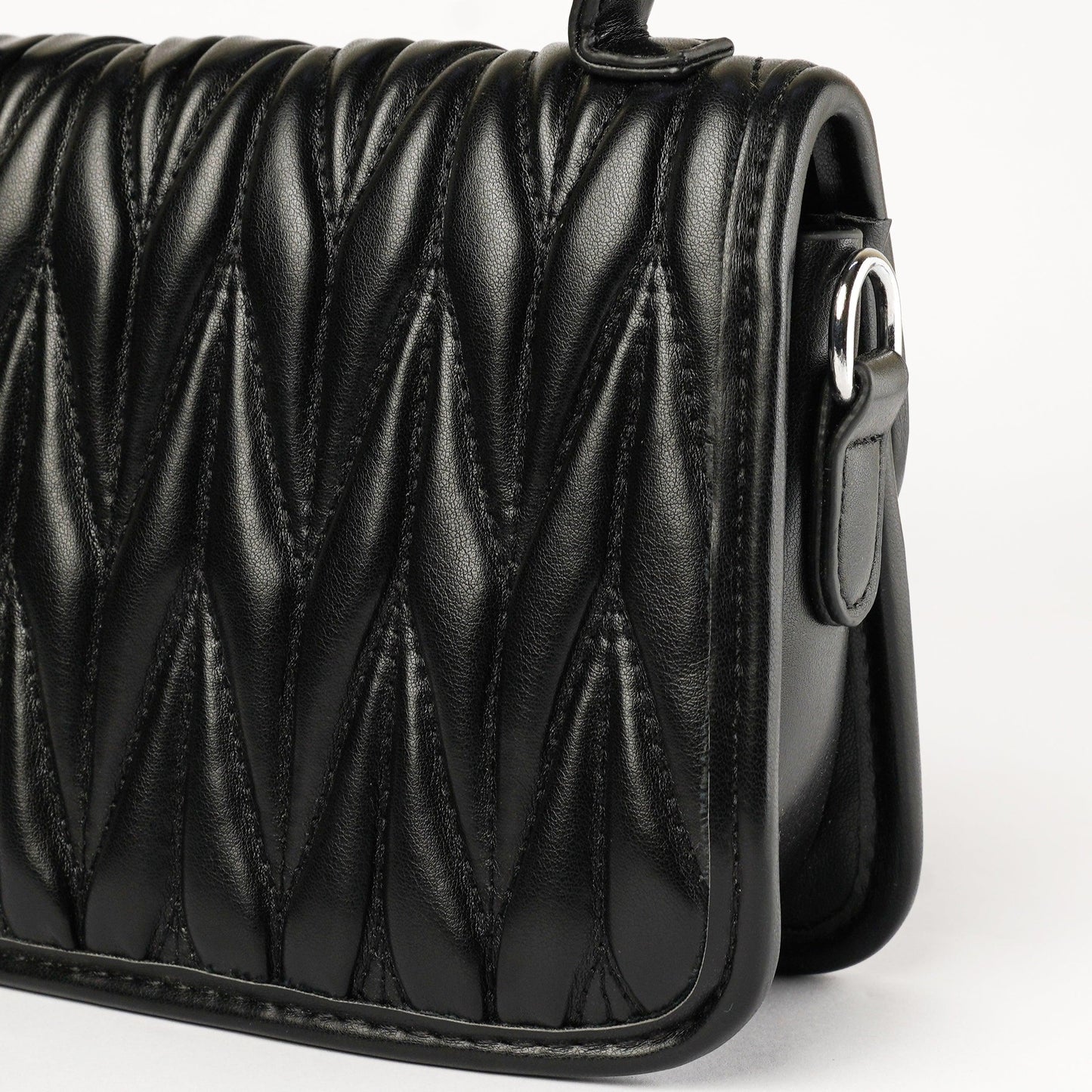 Sophisticated Noir Quilted Handbag – Luxe Leather with Signature Clasp - Zari Villas