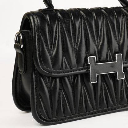 Sophisticated Noir Quilted Handbag – Luxe Leather with Signature Clasp - Zari Villas